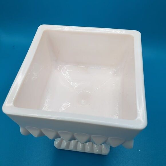 Vintage Pink Milk Glass Wedding Bowl & Lid Candy Shell Romantic Dresser Decor - Picture 4 of 9